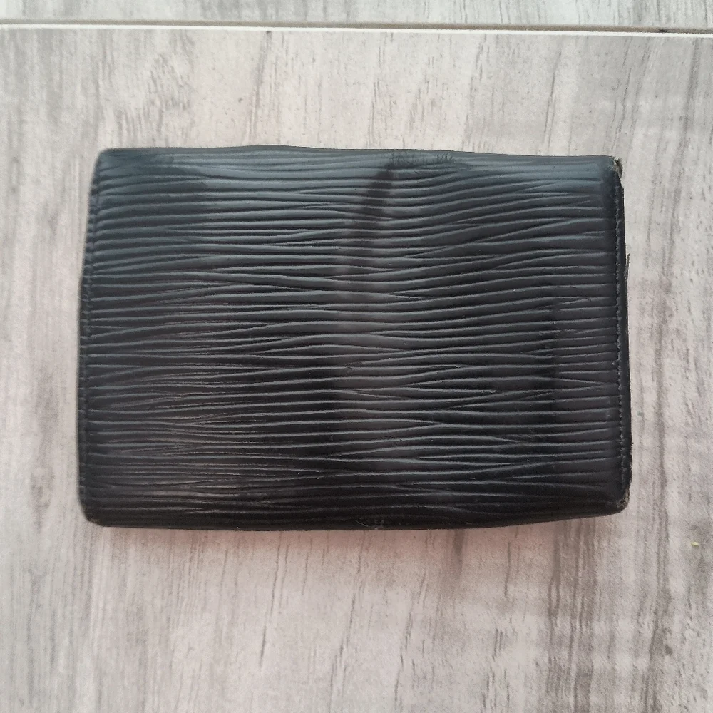 Louis Vuitton Authentic Epi Leather Key Holder Black For Men